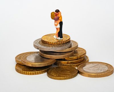 Financial warning signs in love